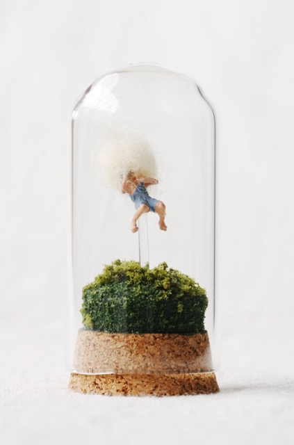 city of dreamers approx: 2 1/4”tall & 1 3/4”diameter

